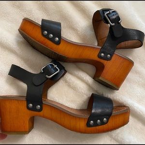 Lucky Brand Wooden Heals